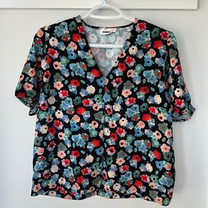 Floral short-sleeve blouse